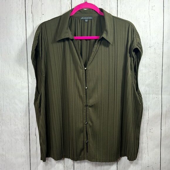 Adrianna Papell Pleated V Neck Short Sleeve Olive Green Button Front Top - Picture 1 of 12